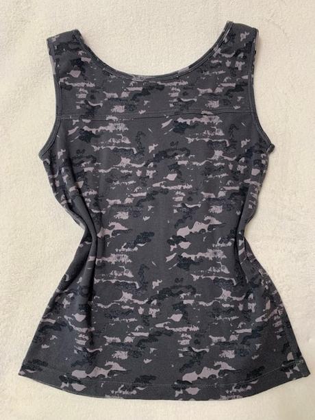 Maskáčové sivé tielko značky cecil, s