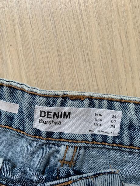 Kraťasy zn. bershka, bershka,34