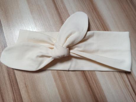 Čelenka s mašľou,