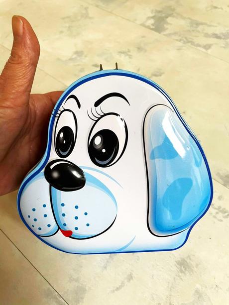 Plechová veľká pokladnička,