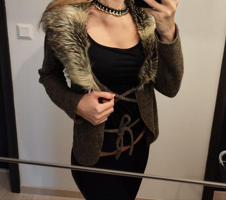 Svetrík s kožušinkou, xs