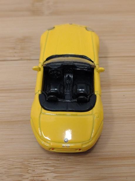Zb model welly bmw z8 roadster yellow mattel 2010,