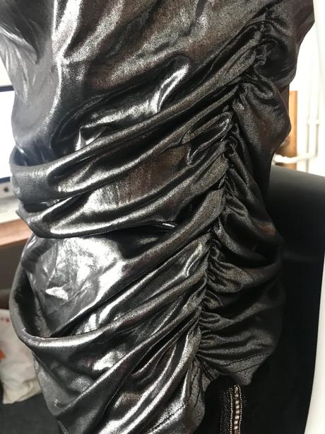 Metalické tričko s padavým výstrihom, 36/38, bonprix,38