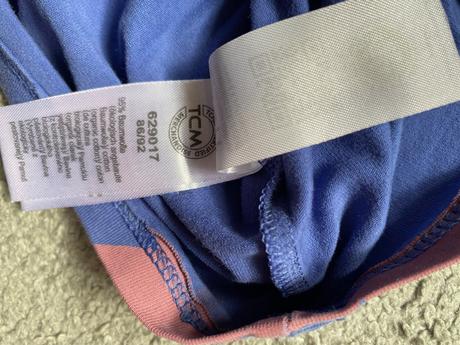 Tmavomodré šaty s farebnou potlačou, tcm,86