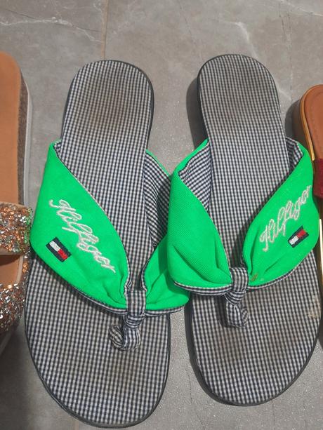 Rôzne značkové šľapky a topánky v 38/38, cena 5e, 39