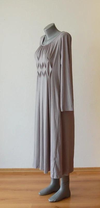 Elegantné sivé maxi šaty s kosoštvorcovým detailom, xxl
