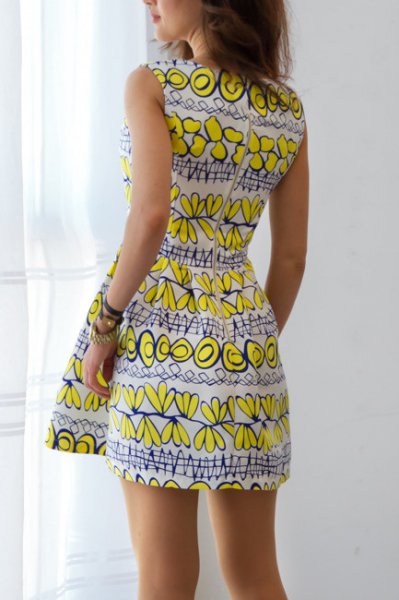 Neónovo-žlté šaty s potlačou nenosené, s