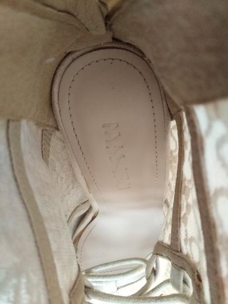 Nádherné čipkované sandálky, 36