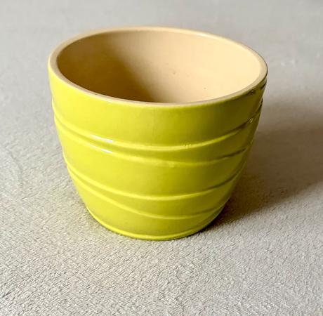 Zelený keramický kvetináč, 