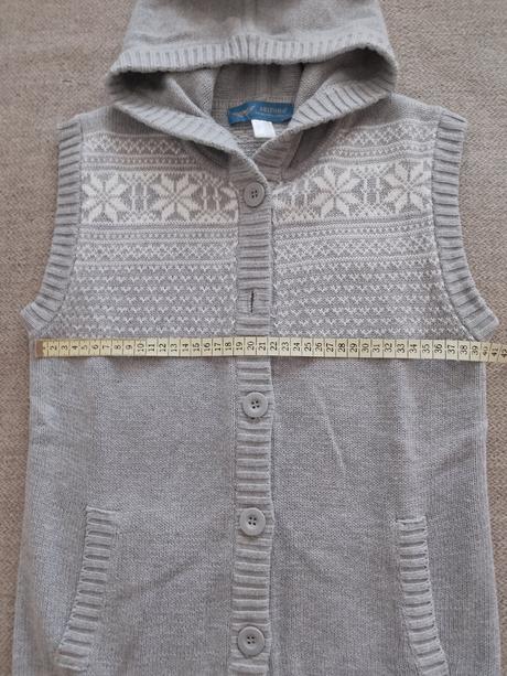 Dievčenská svetríková vesta, 36