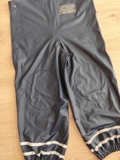 Nohavice do dažďa, 116