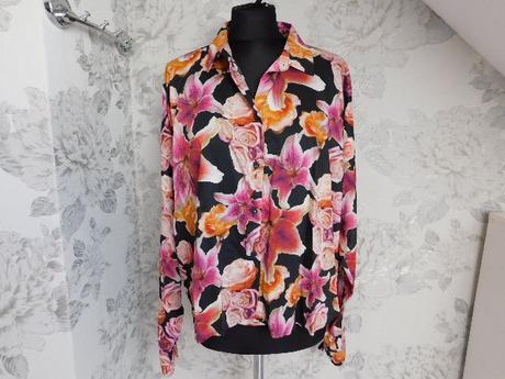 Kvalitna velmi pekna vzdušna bluzka, 44