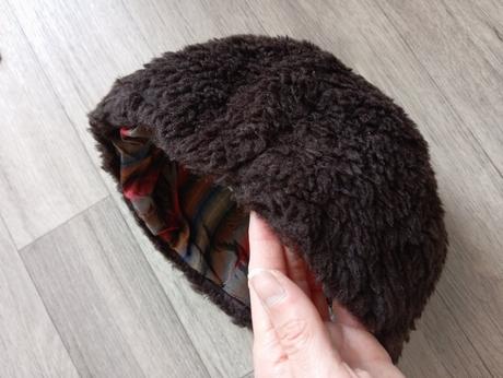 Stará tmavohnedá baranica čiapka, 