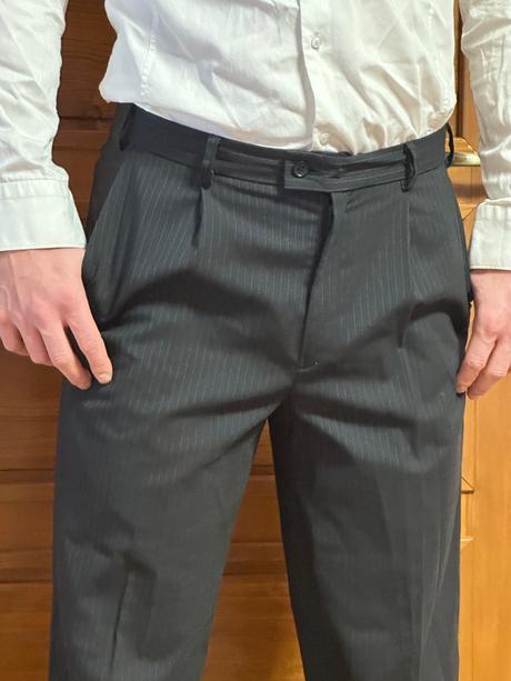 Pánsky oblek tmavý prúžkovaný, m