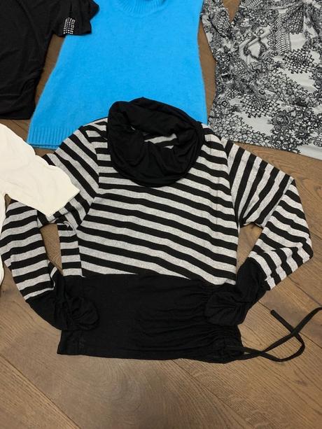 Balík oblečenia s, s