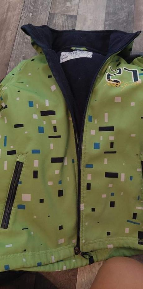 Prechodné oblečenie, 128