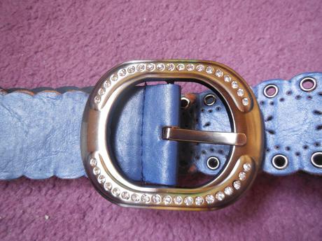 Modrý opasok ku rifľam, 