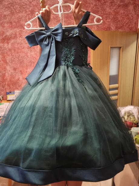 Slávnostné šaty, 134