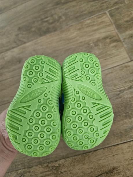 Topánky do vody, 19