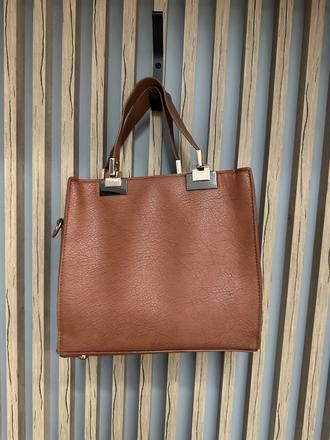 Malá hneda kabelka, 