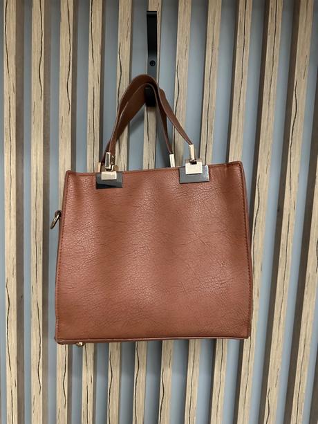 Malá hneda kabelka, 