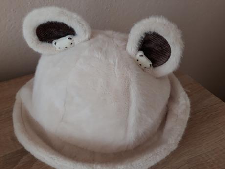 Smotanový klobúčik s uškami, s