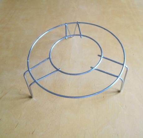 Dóza na parmezán a cibuľu ernesto,