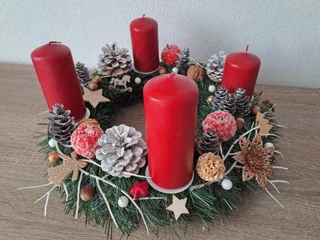 Adventný venček prírodno červený, 