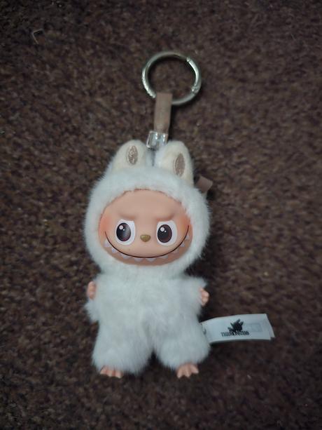 Labubu pin for love "h", 