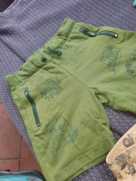 2x šortky po 1 eur ks 118, 128