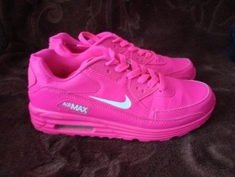 Krikľavé tenisky, 37