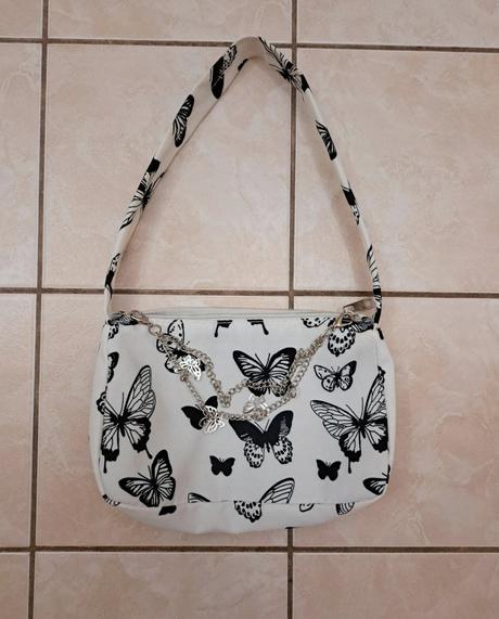 Kabelka s motýlmi, 