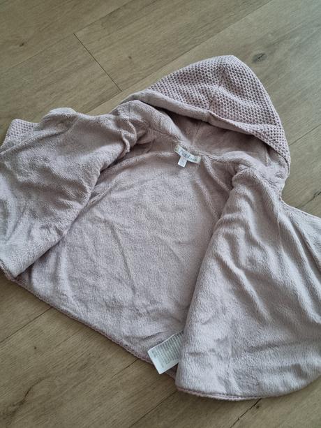 Kvalitný zateplený svetrík značky kitchoun, 62