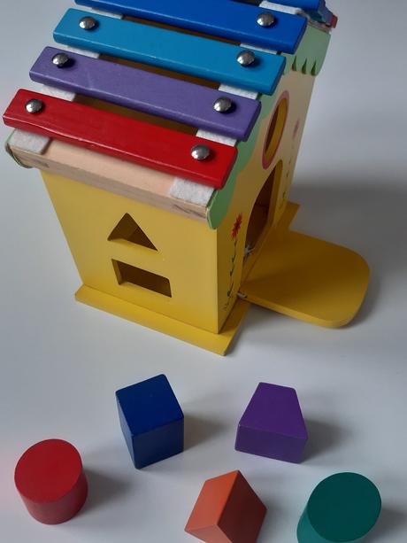 Drevený domček, vkladačka a xylofon, 