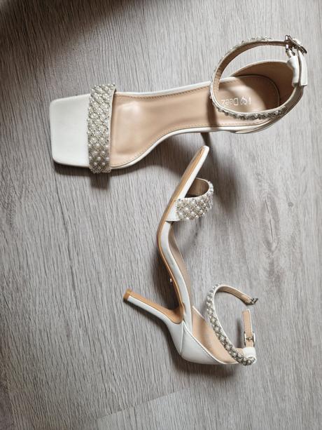 Biele sandále s perličkami, 37