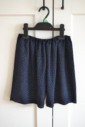 Tmavomodré šortky s bodkami s, s