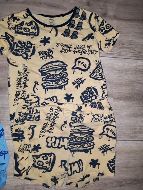 3 pekné krátke pyžamá, 134