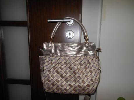 Látková kabelka ders so zlatými doplnkami, 