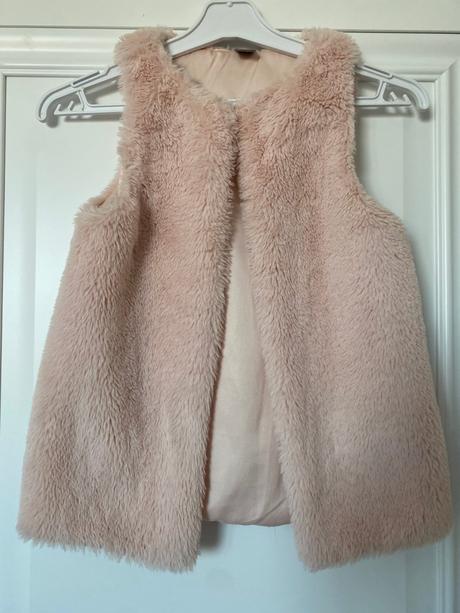 Ružová kožušinková vesta, 134