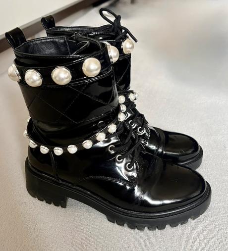 Lakované členkové čižmy s perlami, 36