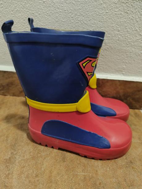 Gumáky superman, 26