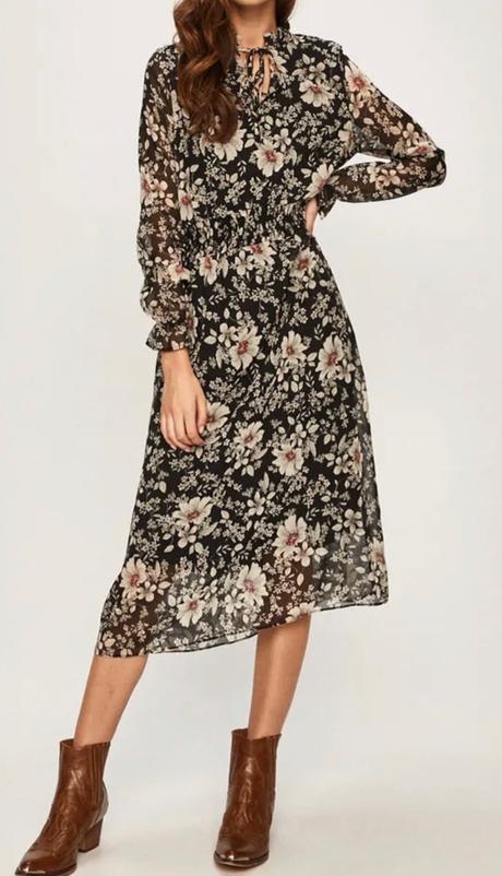 Krásne kvetinové šaty, s