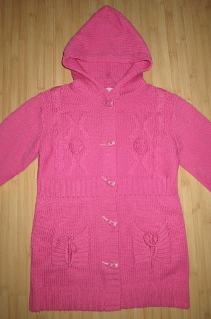 Sveter s kapucou, 146