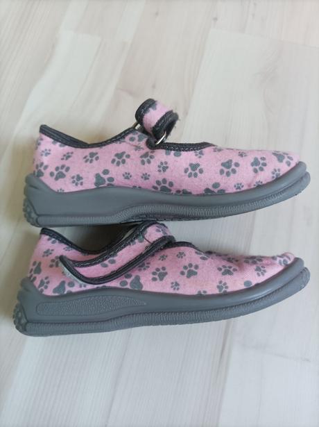 Papuče, prezuvky, 25