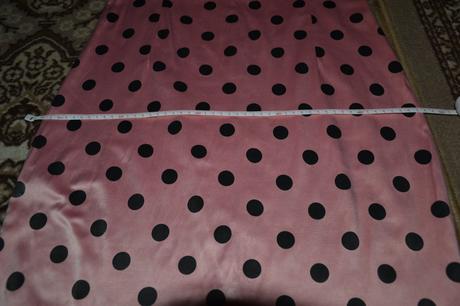 Ružové šaty s čiernymi bodkami, 40