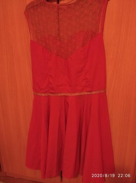 Spoločenské saty so zlatým pasom, l