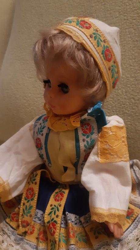 Predám bábiku v kroji., 