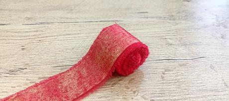 Ozdobná stuha 45 mm - červená so zlatým vláknom, 
