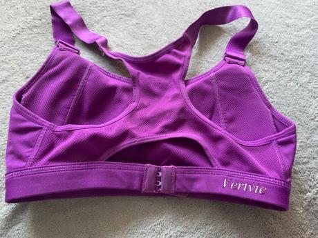 Dievcenska sportova podprsenka, s