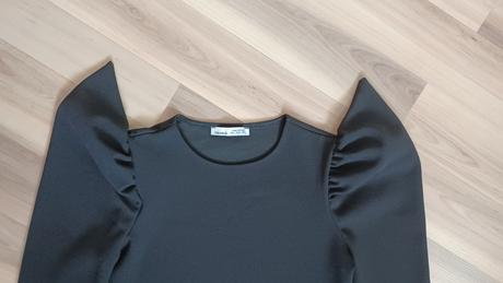 Top so zaujímavými ramenami, pull&bear,s
